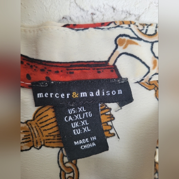 Sleeveless Blouse with Chain Link Gold & Red Print - Picture 2 of 3